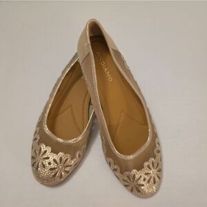 BRAND NEW ANDIAMO WHITE LACE WOMEN'S FLATS